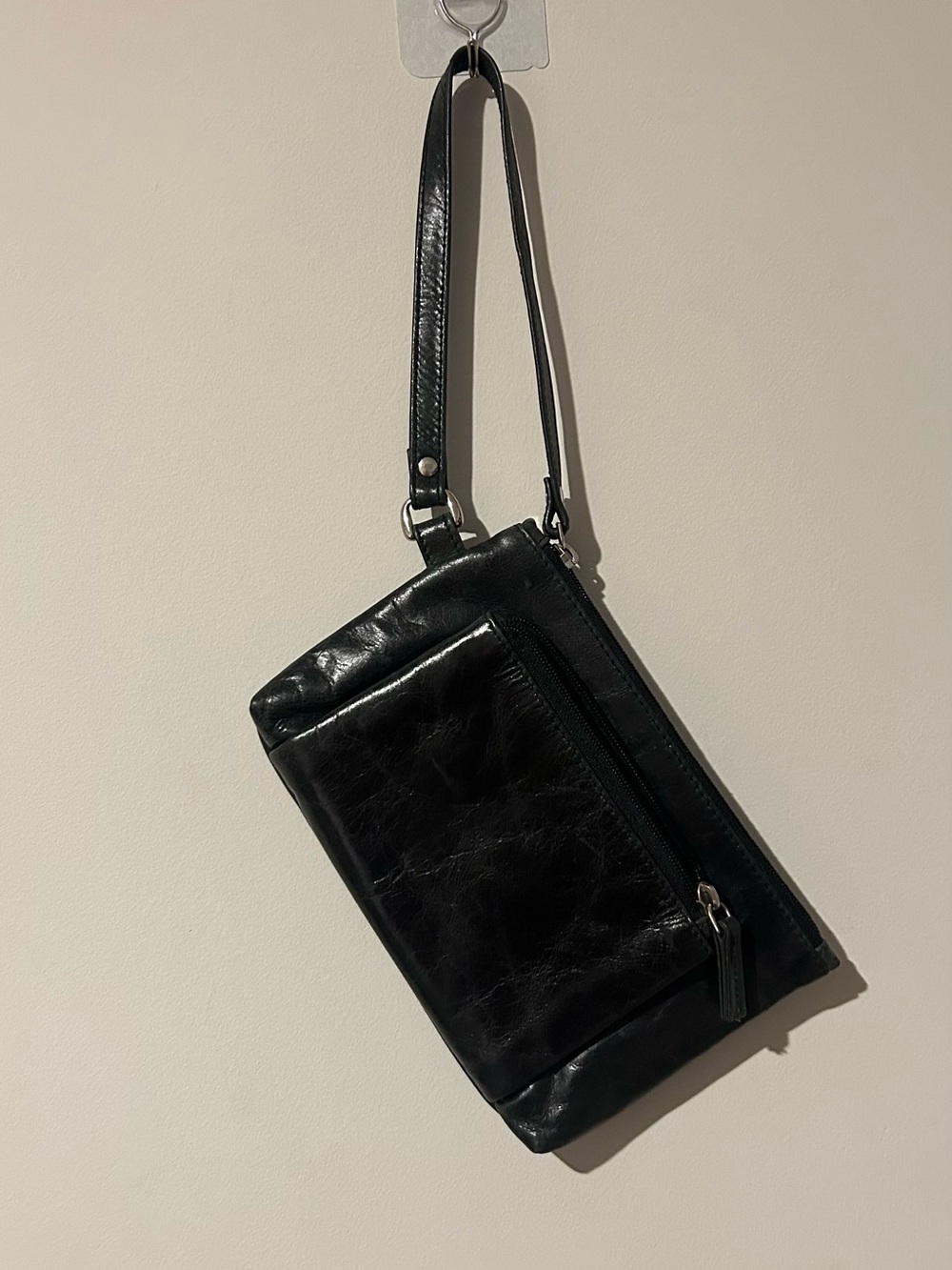 Iris Tyler black wristlet 🖤